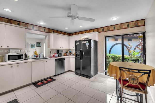 8221 Pine Dr 61, Tamarac, FL 33321