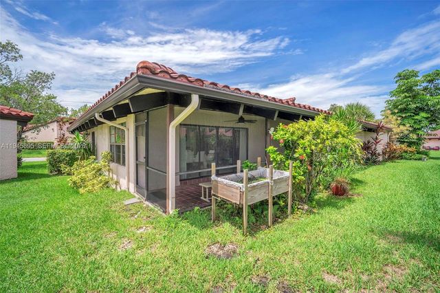 8221 Pine Dr 61, Tamarac, FL 33321