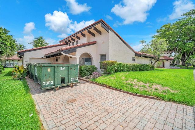 8221 Pine Dr 61, Tamarac, FL 33321