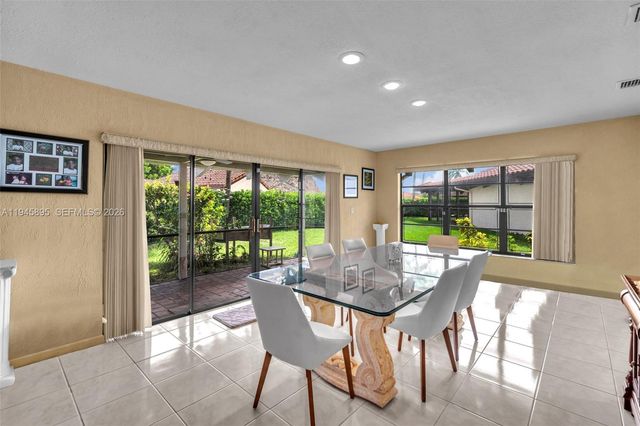 8221 Pine Dr 61, Tamarac, FL 33321