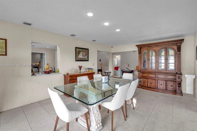 8221 Pine Dr 61, Tamarac, FL 33321