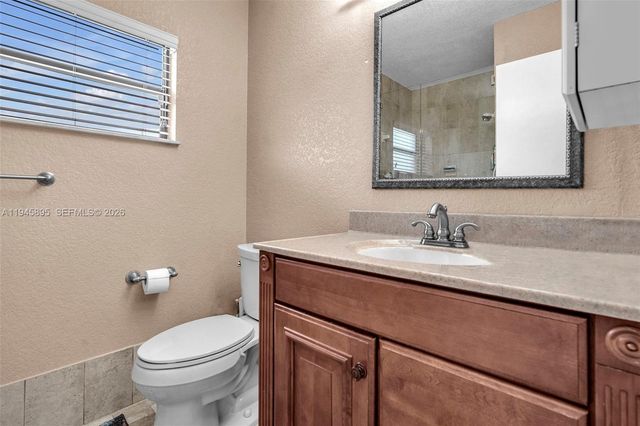 8221 Pine Dr 61, Tamarac, FL 33321