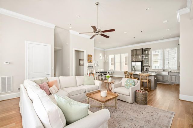 8668 Emnora Lane, Houston, TX 77080