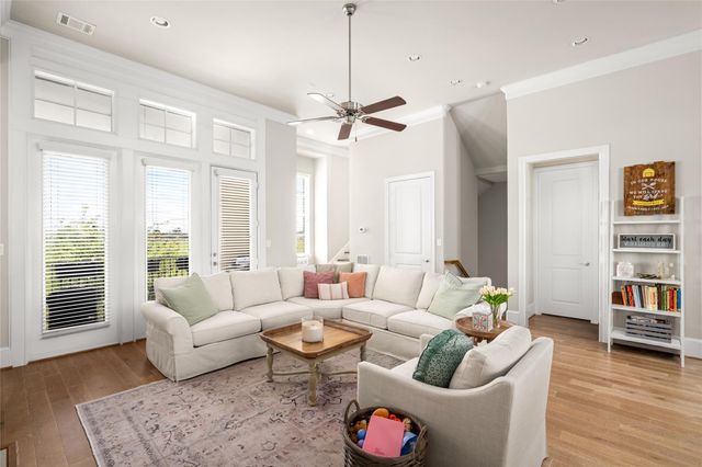 8668 Emnora Lane, Houston, TX 77080