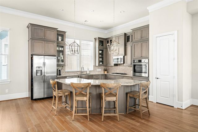 8668 Emnora Lane, Houston, TX 77080