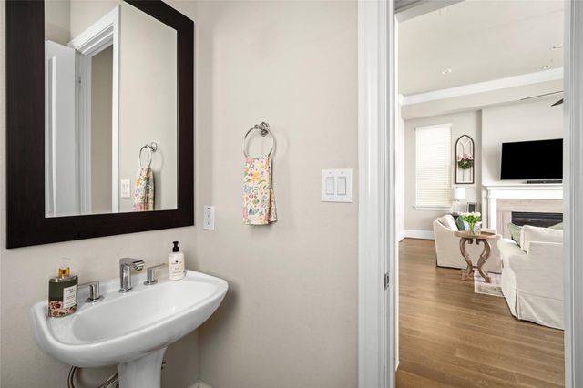 8668 Emnora Lane, Houston, TX 77080