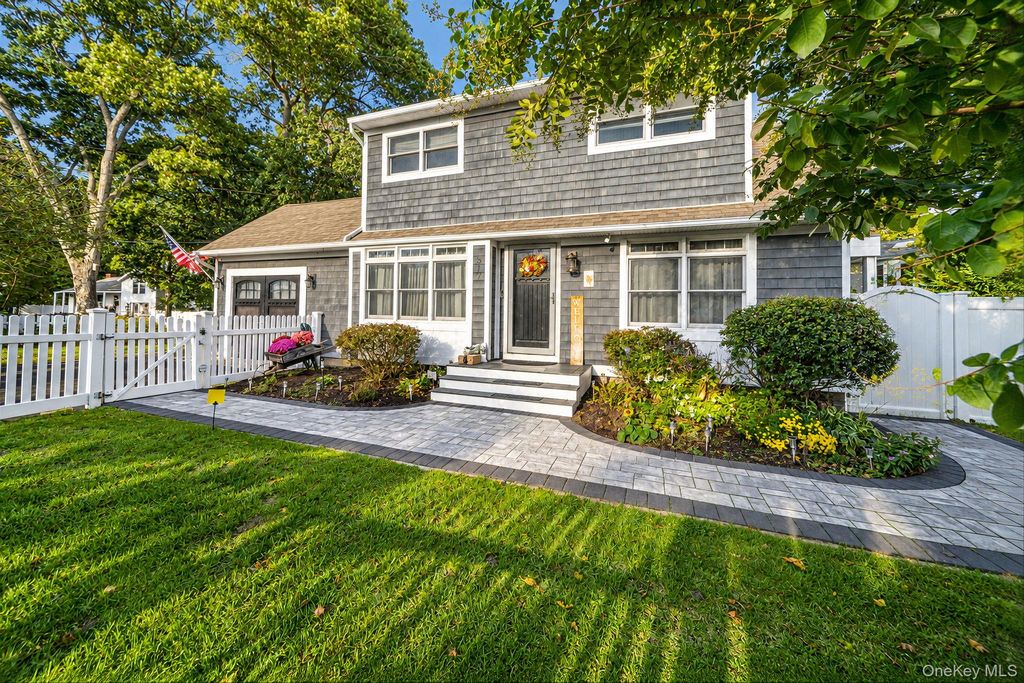 517 Waverly Avenue, Patchogue, NY 11772 — exterior