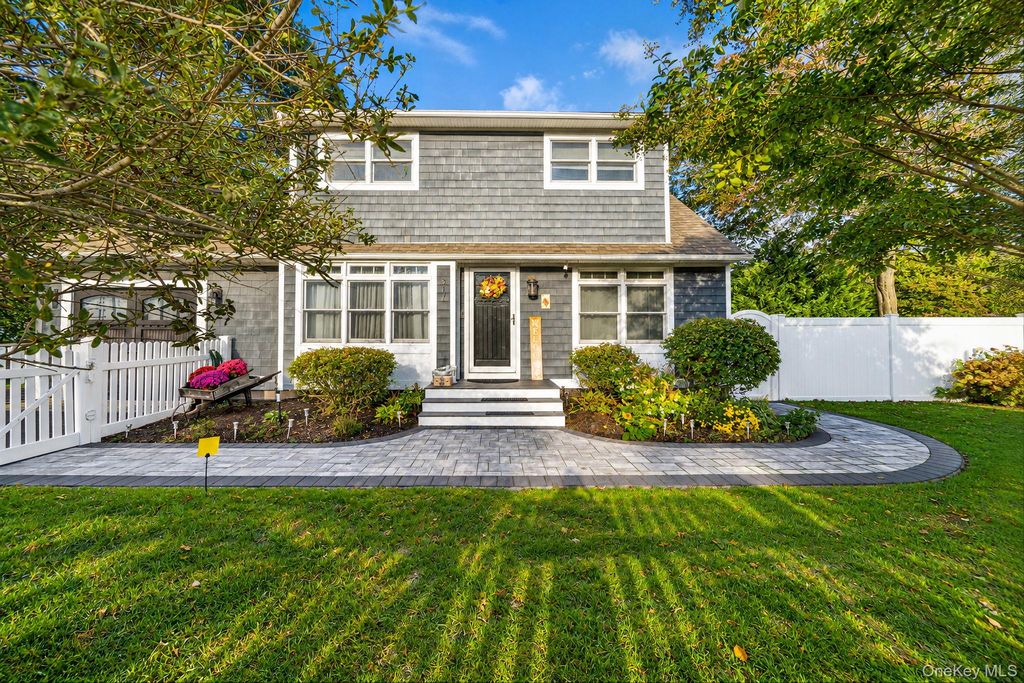 517 Waverly Avenue, Patchogue, NY 11772 — photo 2