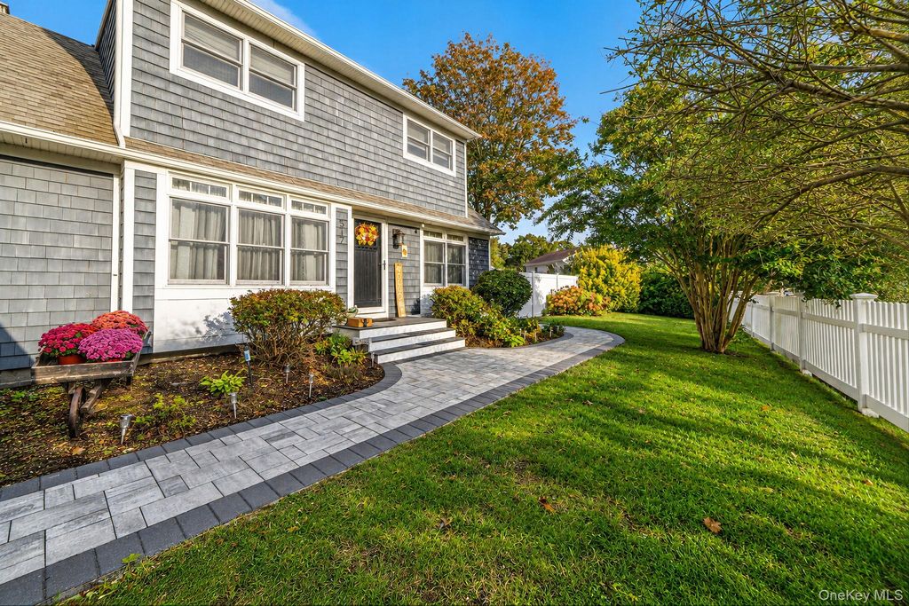 517 Waverly Avenue, Patchogue, NY 11772 — photo 3