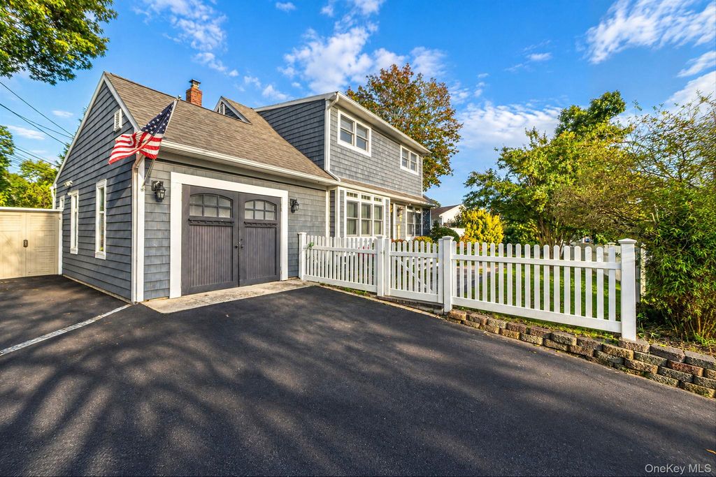 517 Waverly Avenue, Patchogue, NY 11772 — photo 4