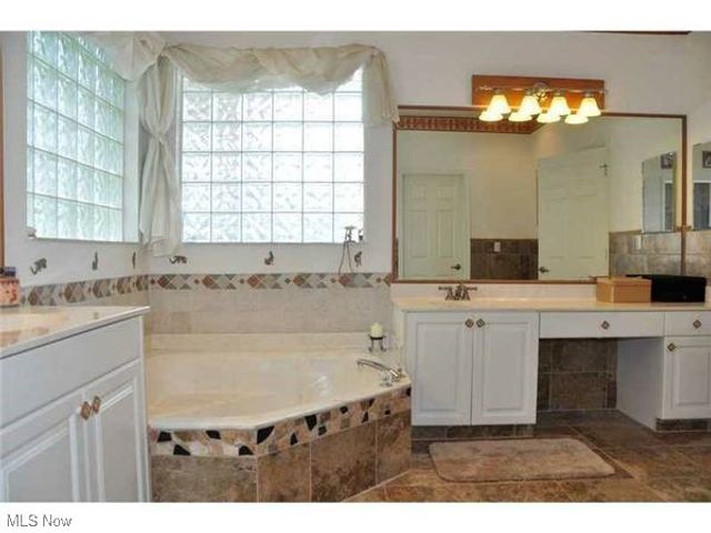 24 W Philadelphia, Youngstown, OH 44507