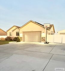 3688 Shale Avenue, Ammon, ID 83401
