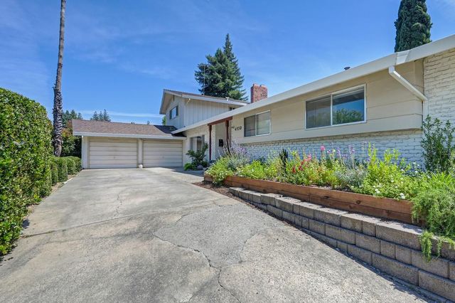 4950 Richwood Ct, Fair Oaks, CA 95628
