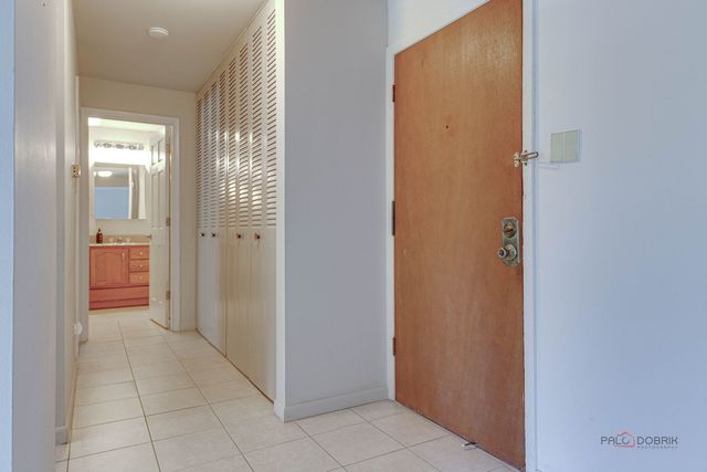 2604 N Windsor Drive 204, Arlington Heights, IL 60004
