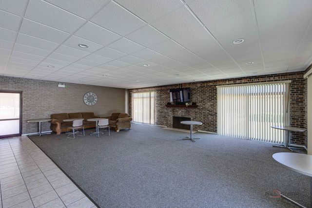 2604 N Windsor Drive 204, Arlington Heights, IL 60004