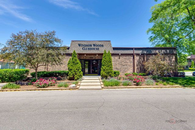 2604 N Windsor Drive 204, Arlington Heights, IL 60004