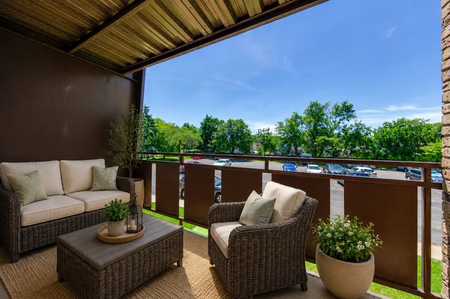 2604 N Windsor Drive 204, Arlington Heights, IL 60004