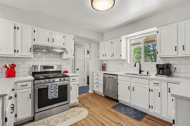 16224 Pinewood Avenue, Spring Lake, MI 49456