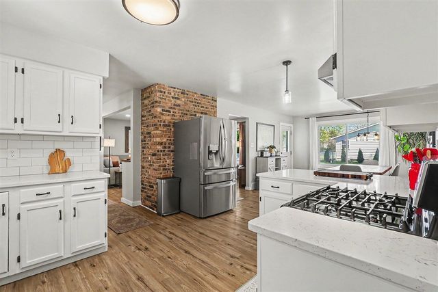 16224 Pinewood Avenue, Spring Lake, MI 49456