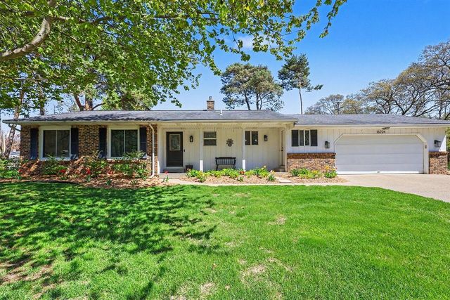 16224 Pinewood Avenue, Spring Lake, MI 49456
