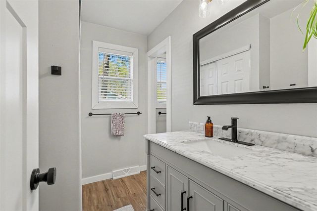 16224 Pinewood Avenue, Spring Lake, MI 49456