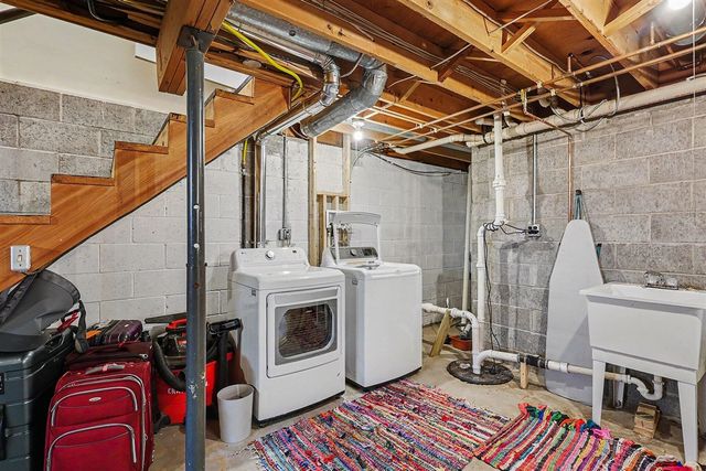 16224 Pinewood Avenue, Spring Lake, MI 49456