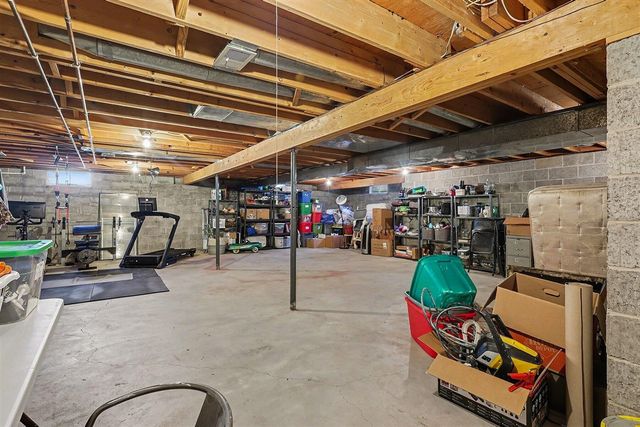 16224 Pinewood Avenue, Spring Lake, MI 49456
