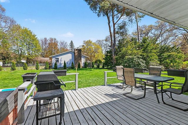 16224 Pinewood Avenue, Spring Lake, MI 49456