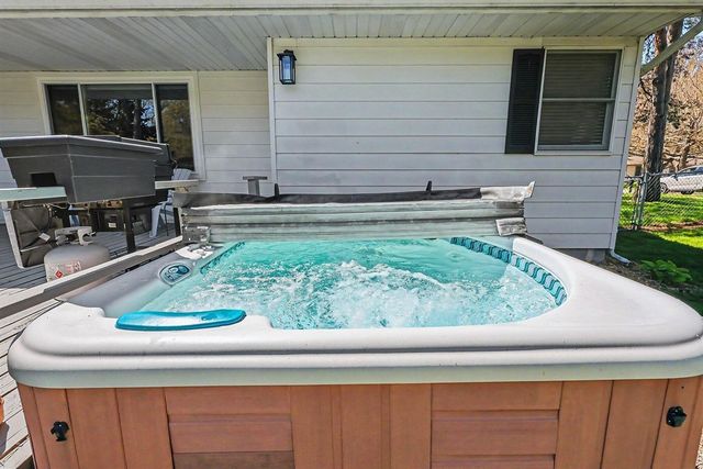 16224 Pinewood Avenue, Spring Lake, MI 49456