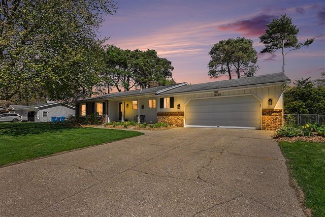 16224 Pinewood Avenue, Spring Lake, MI 49456