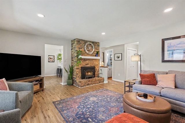 16224 Pinewood Avenue, Spring Lake, MI 49456