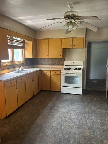 842 Cedar Ave, Sharon, PA 16146