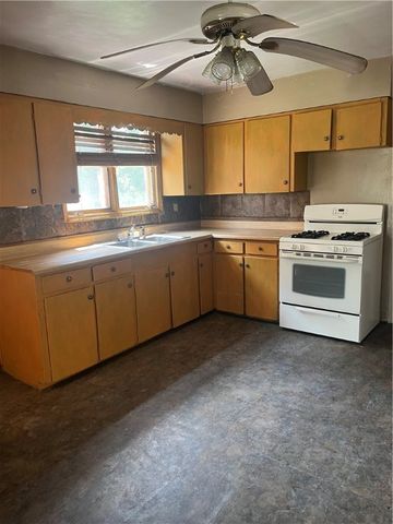 842 Cedar Ave, Sharon, PA 16146