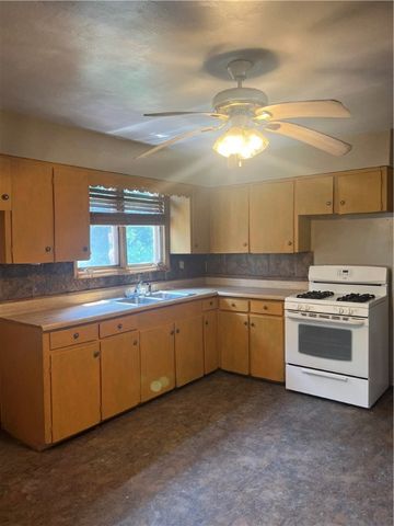 842 Cedar Ave, Sharon, PA 16146