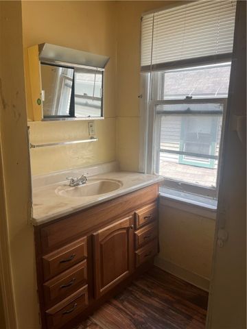 842 Cedar Ave, Sharon, PA 16146