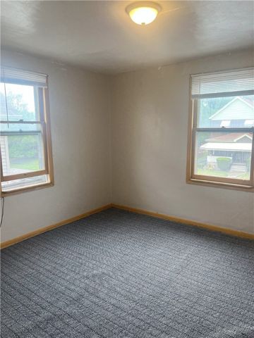 842 Cedar Ave, Sharon, PA 16146