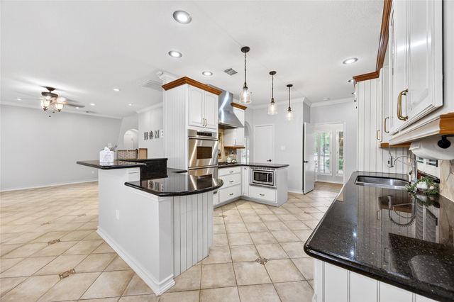 15502 Contender Lane, Friendswood, TX 77546