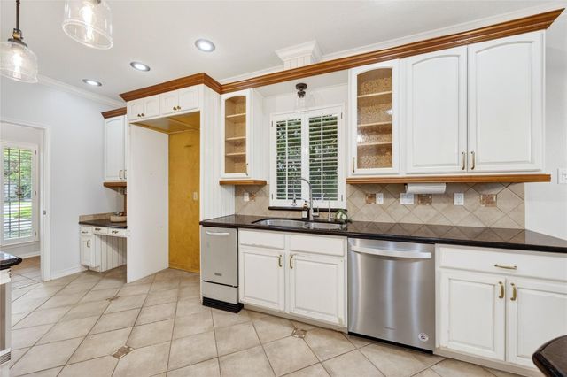 15502 Contender Lane, Friendswood, TX 77546