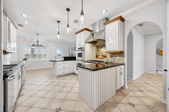 15502 Contender Lane, Friendswood, TX 77546