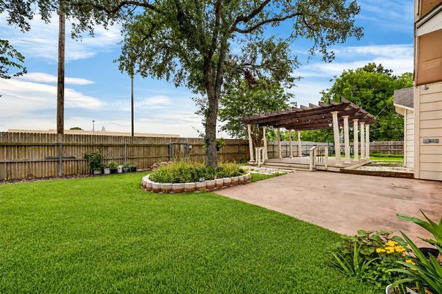 15502 Contender Lane, Friendswood, TX 77546