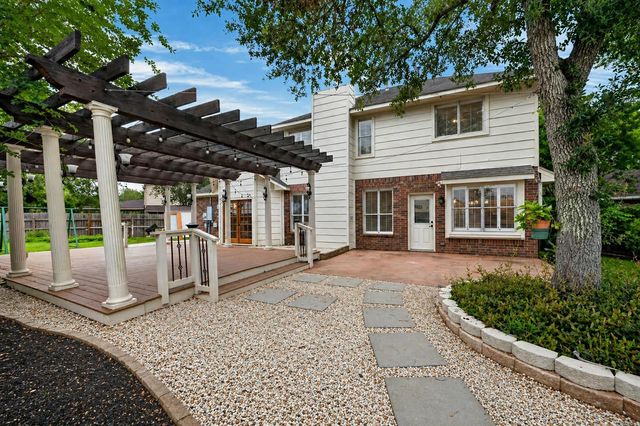 15502 Contender Lane, Friendswood, TX 77546