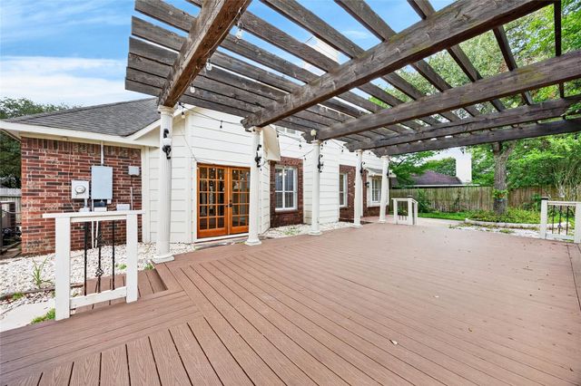 15502 Contender Lane, Friendswood, TX 77546