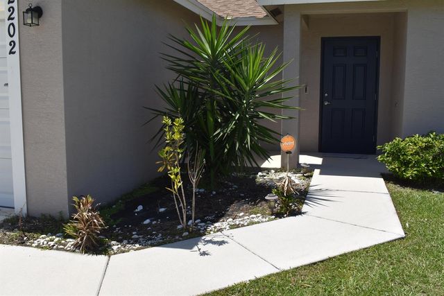 2202 SE Lucaya Street, Port St. Lucie, FL 34952