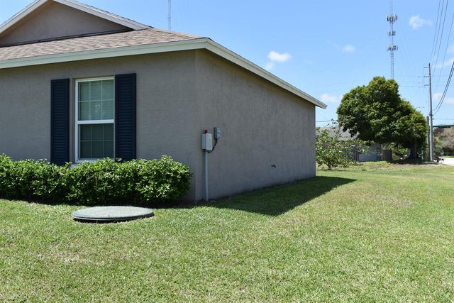 2202 SE Lucaya Street, Port St. Lucie, FL 34952
