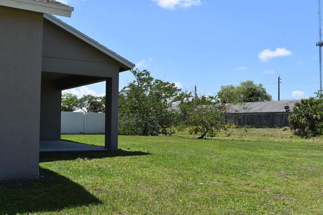 2202 SE Lucaya Street, Port St. Lucie, FL 34952