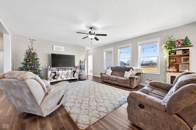 6628 S 125 W, Trafalgar, IN 46181