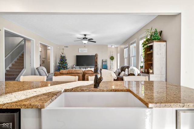 6628 S 125 W, Trafalgar, IN 46181