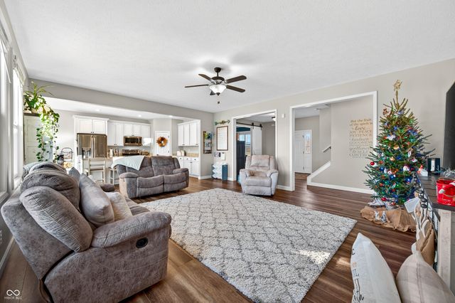 6628 S 125 W, Trafalgar, IN 46181