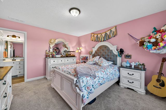 6628 S 125 W, Trafalgar, IN 46181