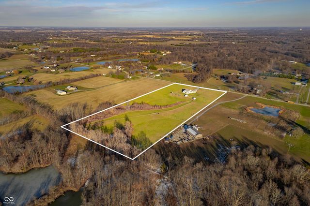 6628 S 125 W, Trafalgar, IN 46181